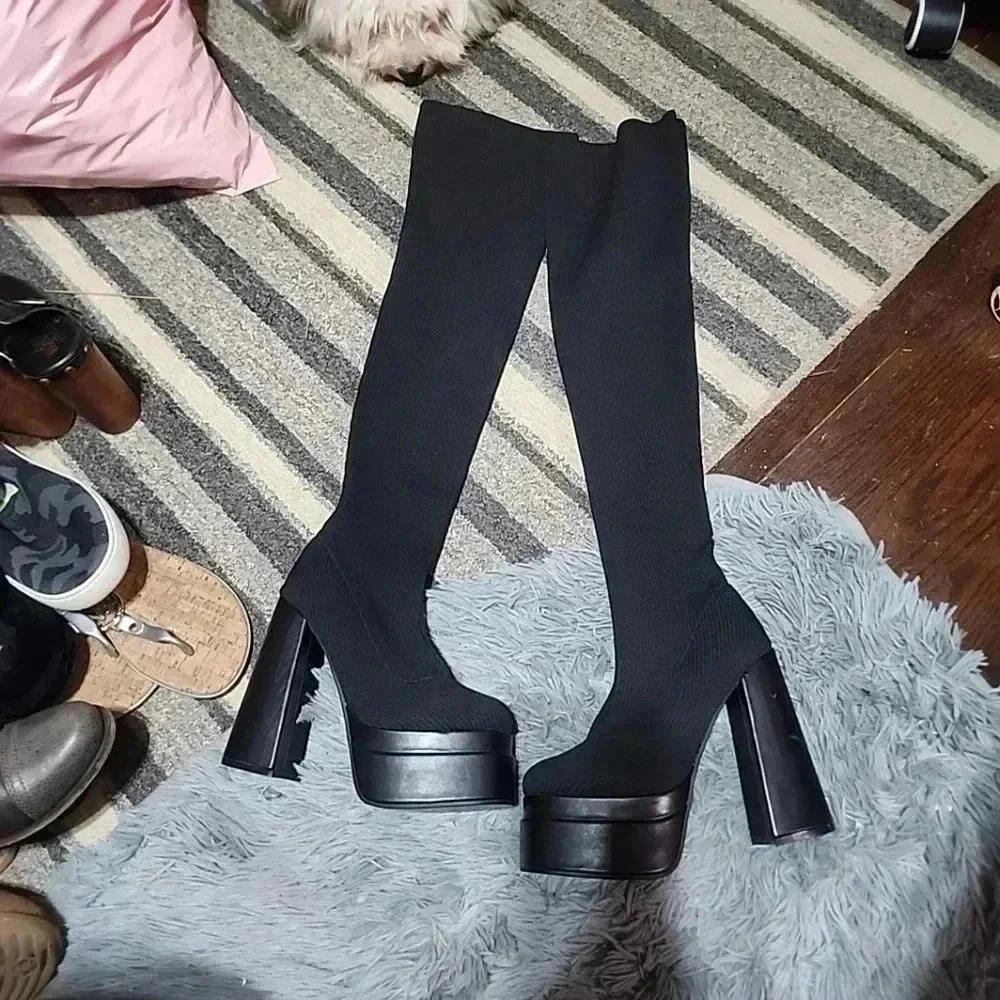 "Slay the Y2K Look with Givanna Bratz knee High Platform Sock Boots." Size 37 - Picture 9 of 10
